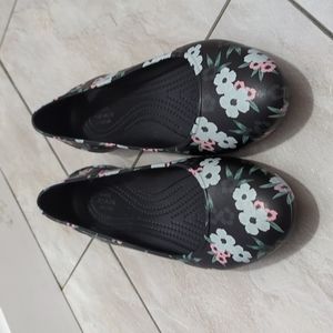 Crocs size 8 women's flats. Black and White with pink flowers and green leaves.